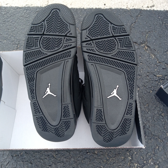 Air Jordan 4 Retro, 'Black Cat' - Picture 4 of 5
